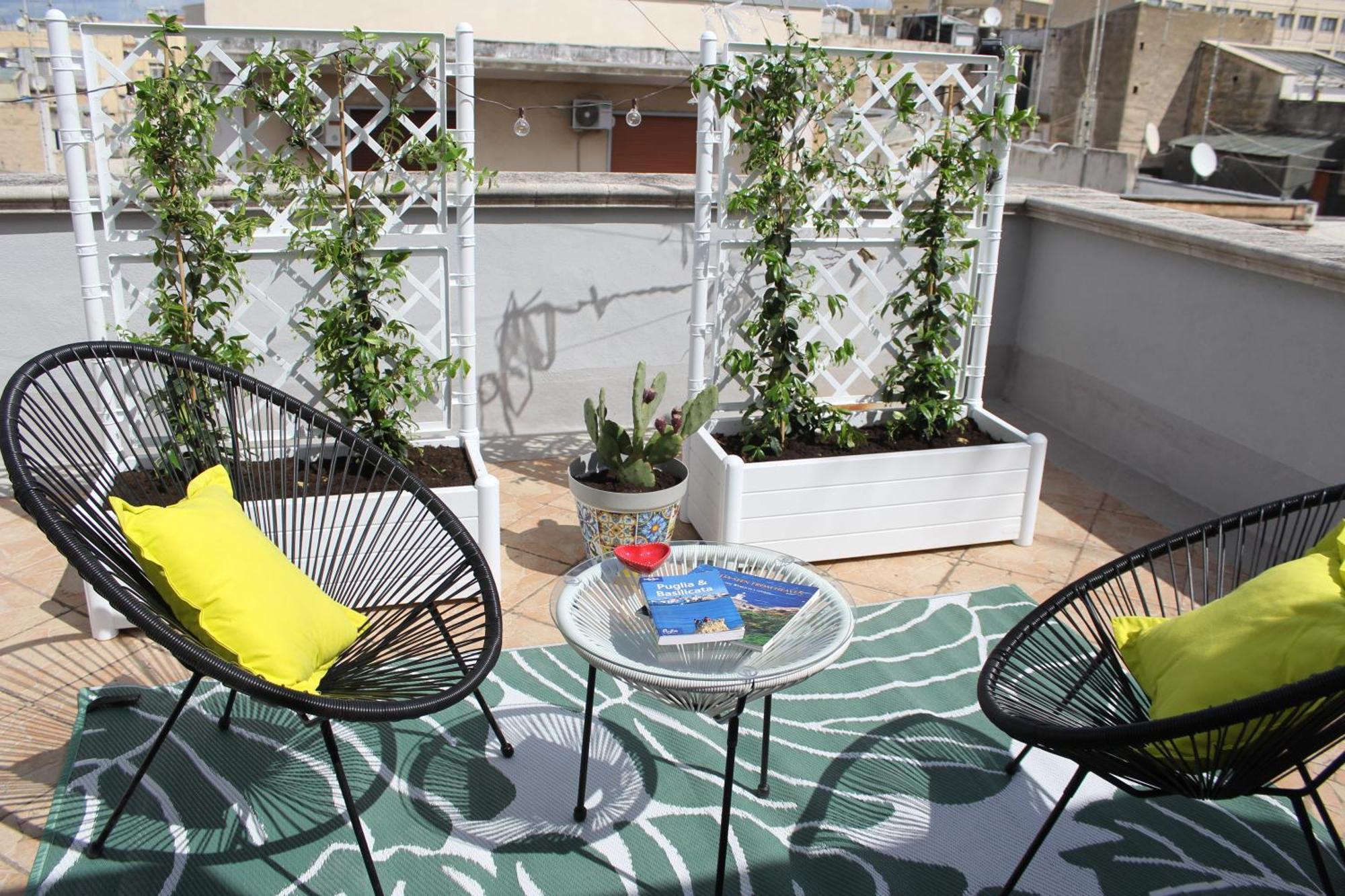 Rooftop Zahra Apartment Бари Экстерьер фото